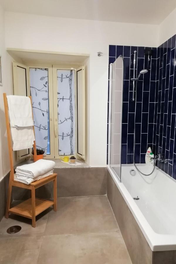 La Casa Del Nespolo, 2 Terrazzi E 2 Bagni In Centro Appartement Napels Buitenkant foto